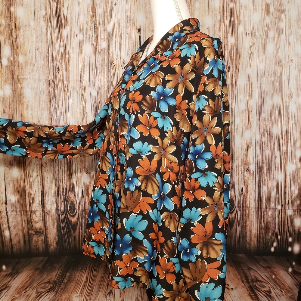 Flowered blouse - Picture 2 of 5